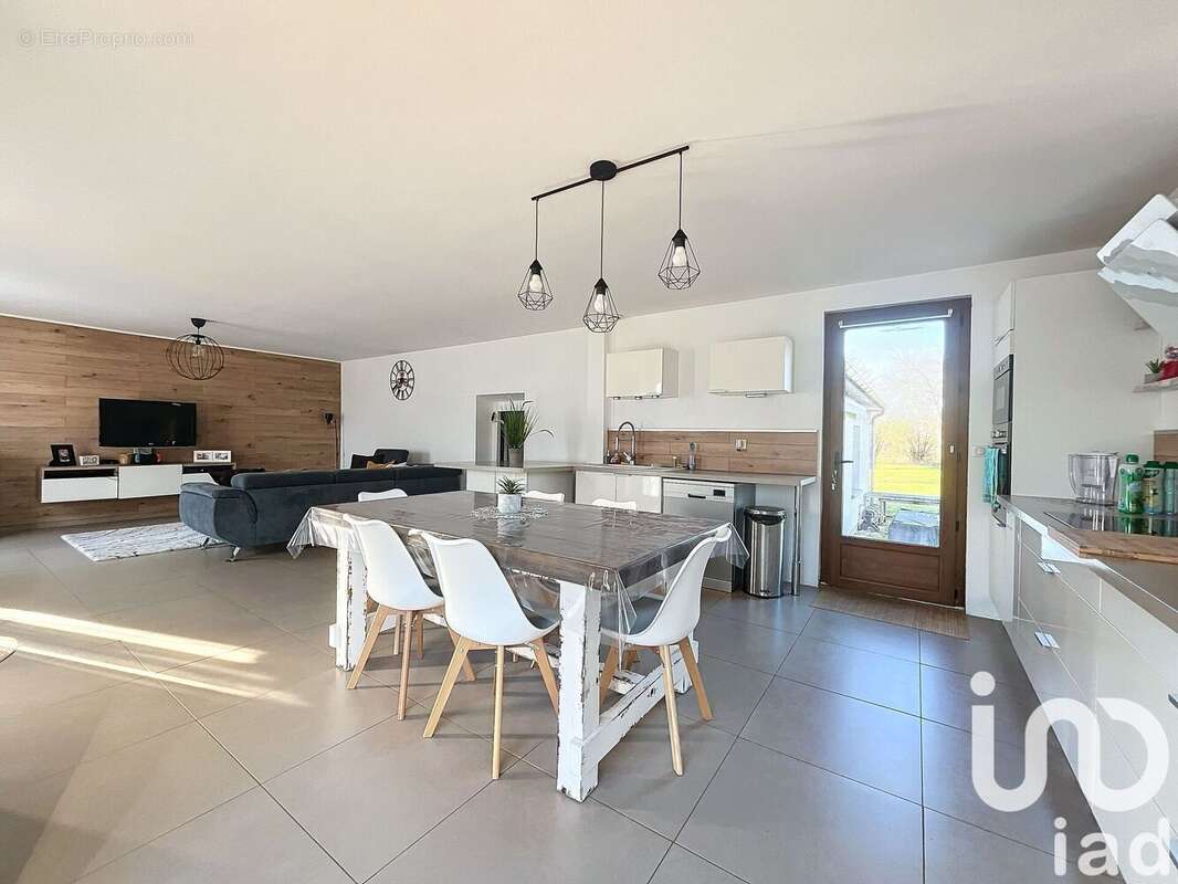 Maison 136 m² à Fontenay-Sur-Loing  - photo 5