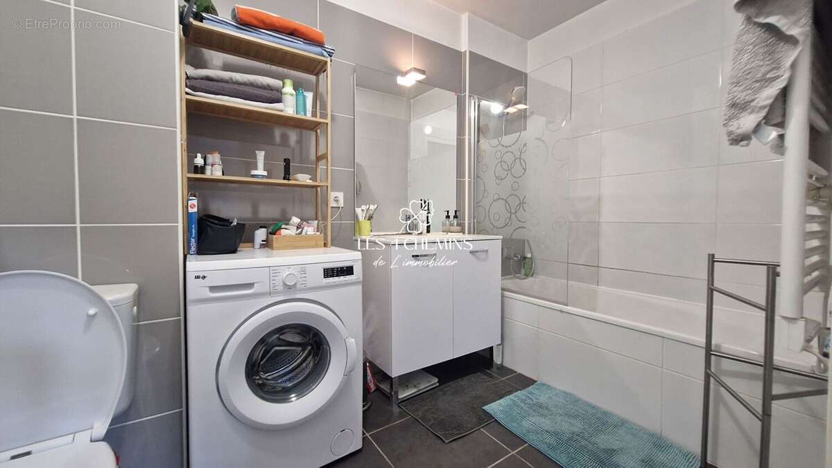 Appartement à CHATEAUNEUF-LE-ROUGE