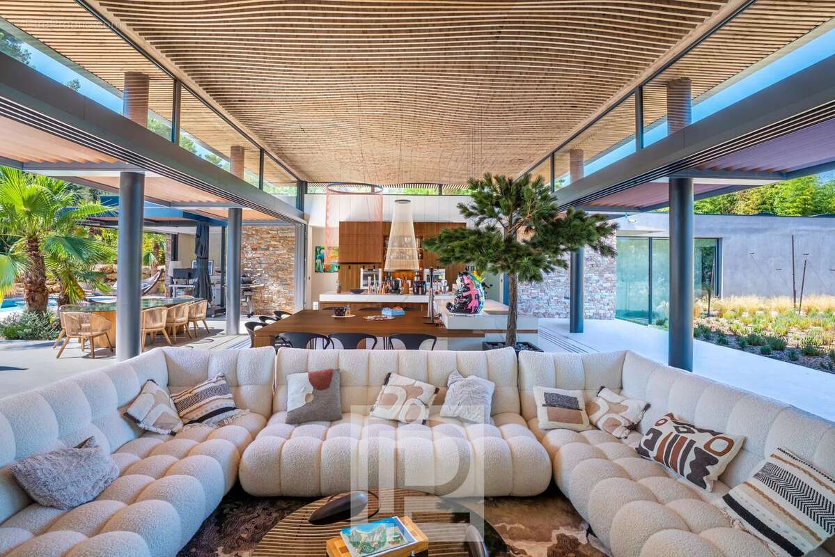 Propriété contemporaine d’exception au cœur d’un domaine privé - photo 5