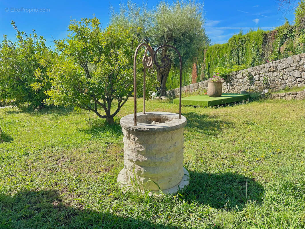 Maison à TOURRETTES-SUR-LOUP