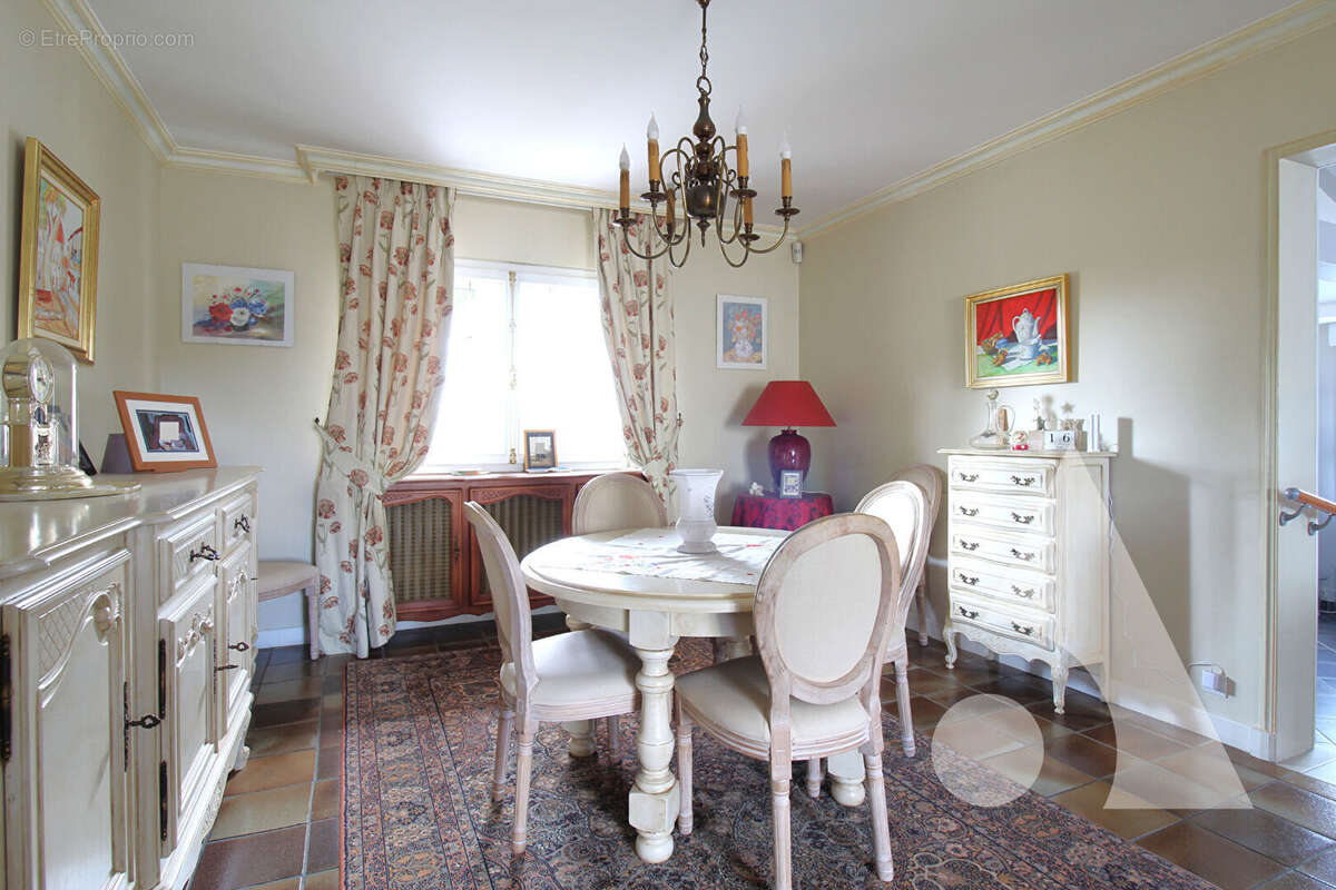Maison à CHEVRIERES