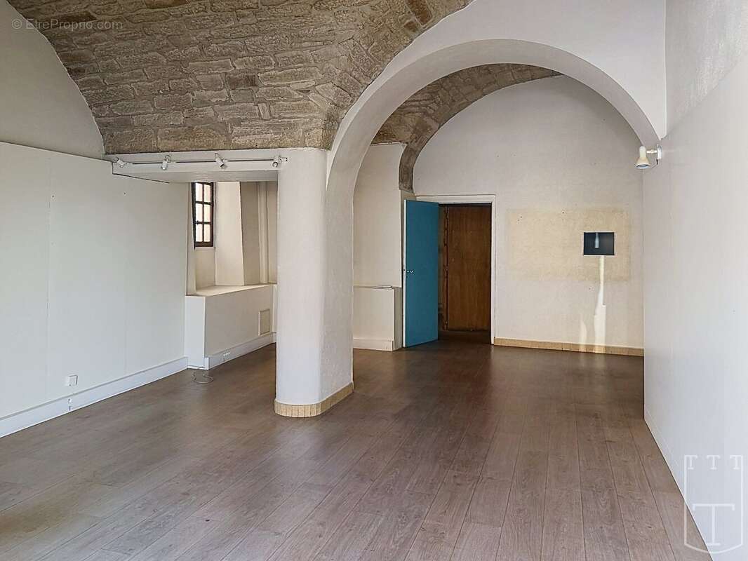 Retour à la vente (murs et fond ) ou location - photo 2