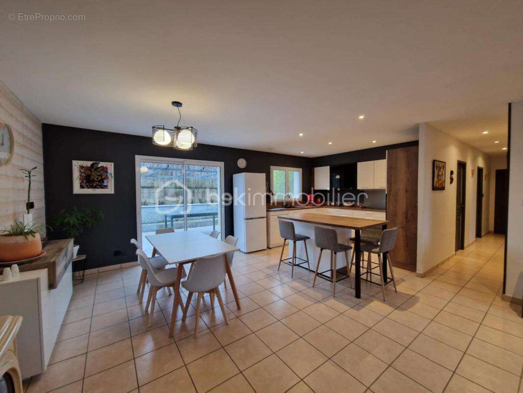 Maison à LA TOUR-DU-PIN