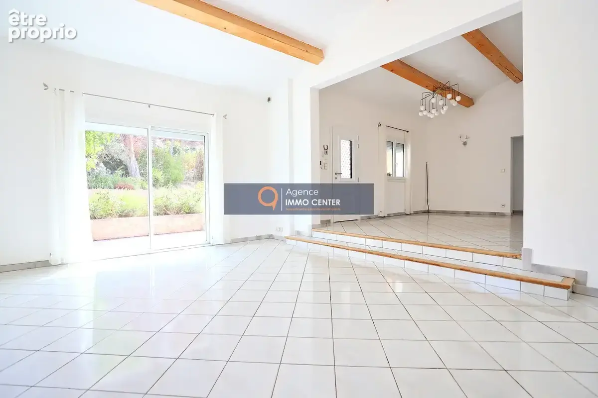 Pierrefeu-du-Var   Belle maison T5 de 158 m2 sur vaste terrain de 2 310 m2 - photo 4