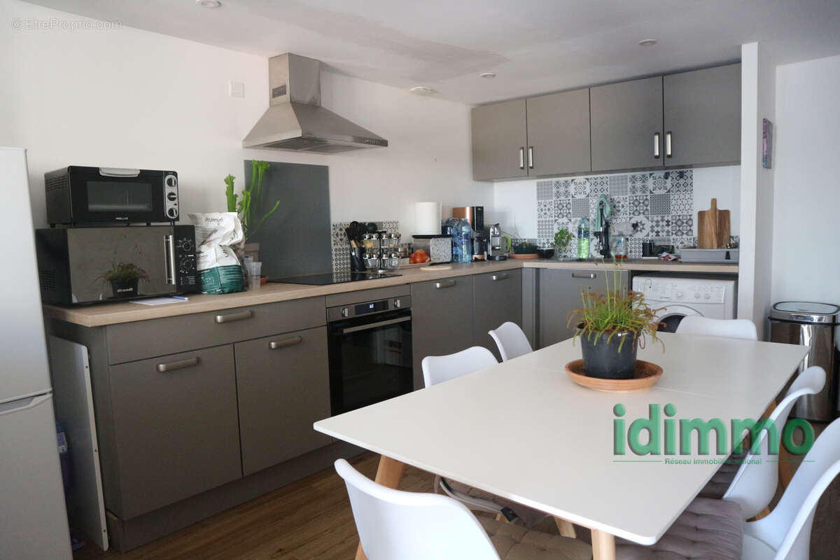 Magnifique ensemble immobilier de 350 m2, avec 2 logements , dans un lieu recherche, avec piscine sur un terra - photo 24
