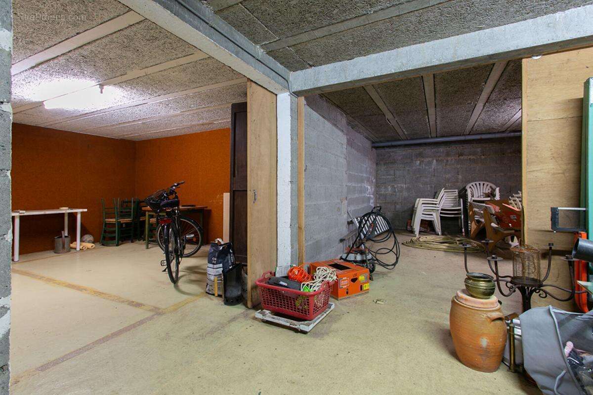Maison Gétigné 11 P . 6 Chs . Bureaux . 274.92 M² . T 6832 M² . Garage . Cave . Salle de jeux . Bucher - photo 18