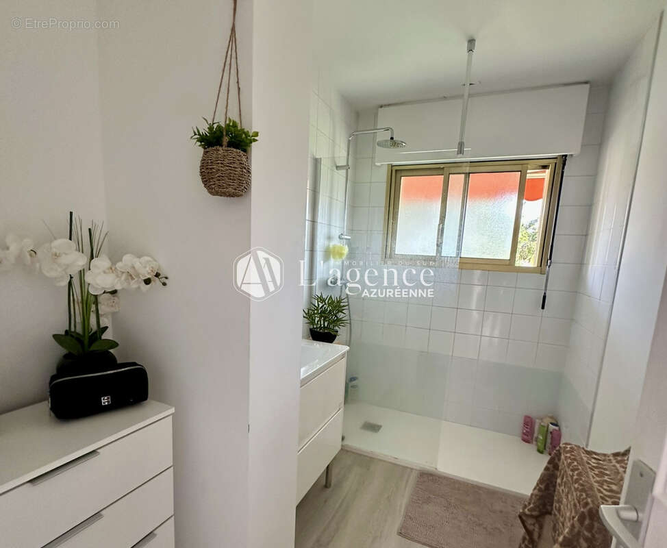 Appartement à SAINT-LAURENT-DU-VAR