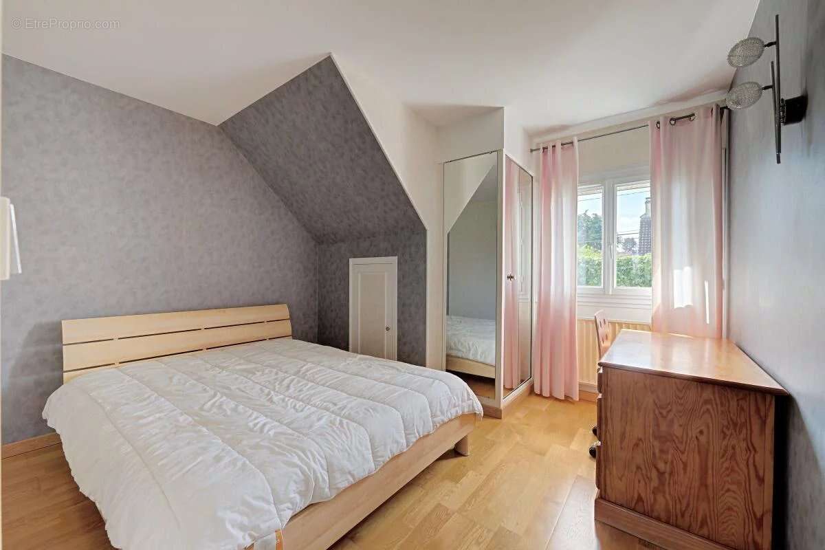 Maison à CHAMPS-SUR-MARNE