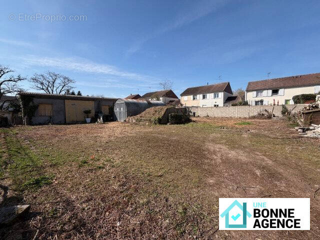 Commerce à FLEURY-LES-AUBRAIS