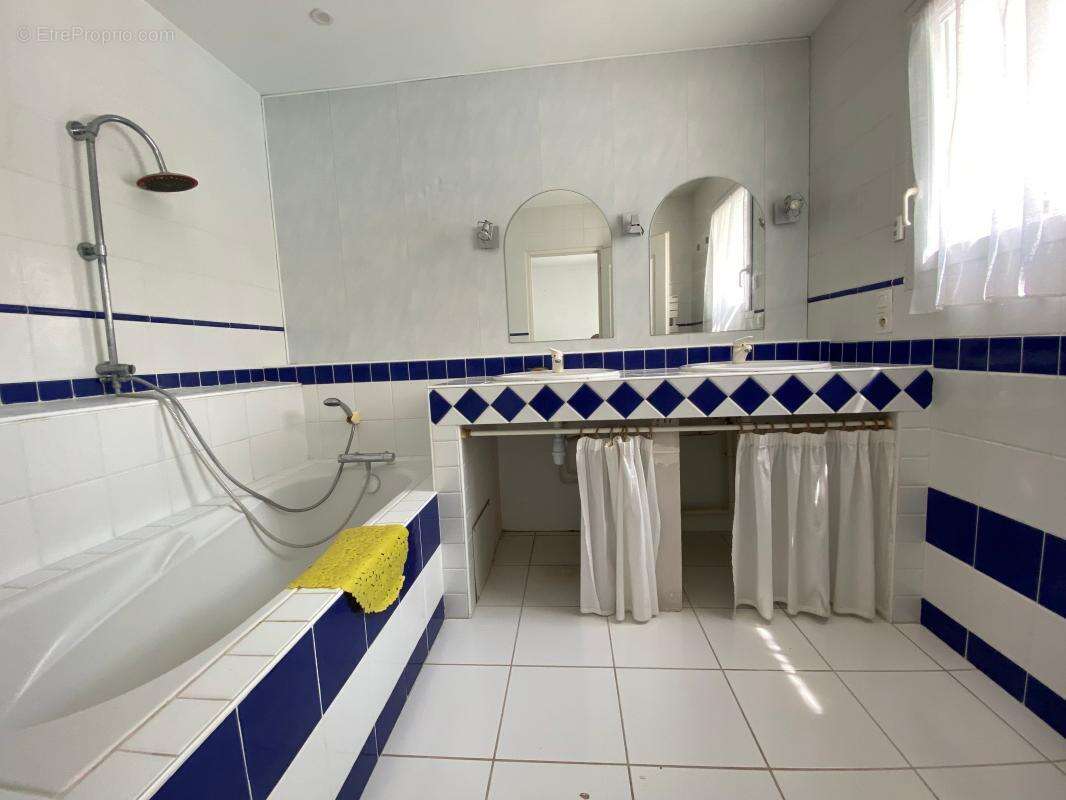 Maison à LES MATHES