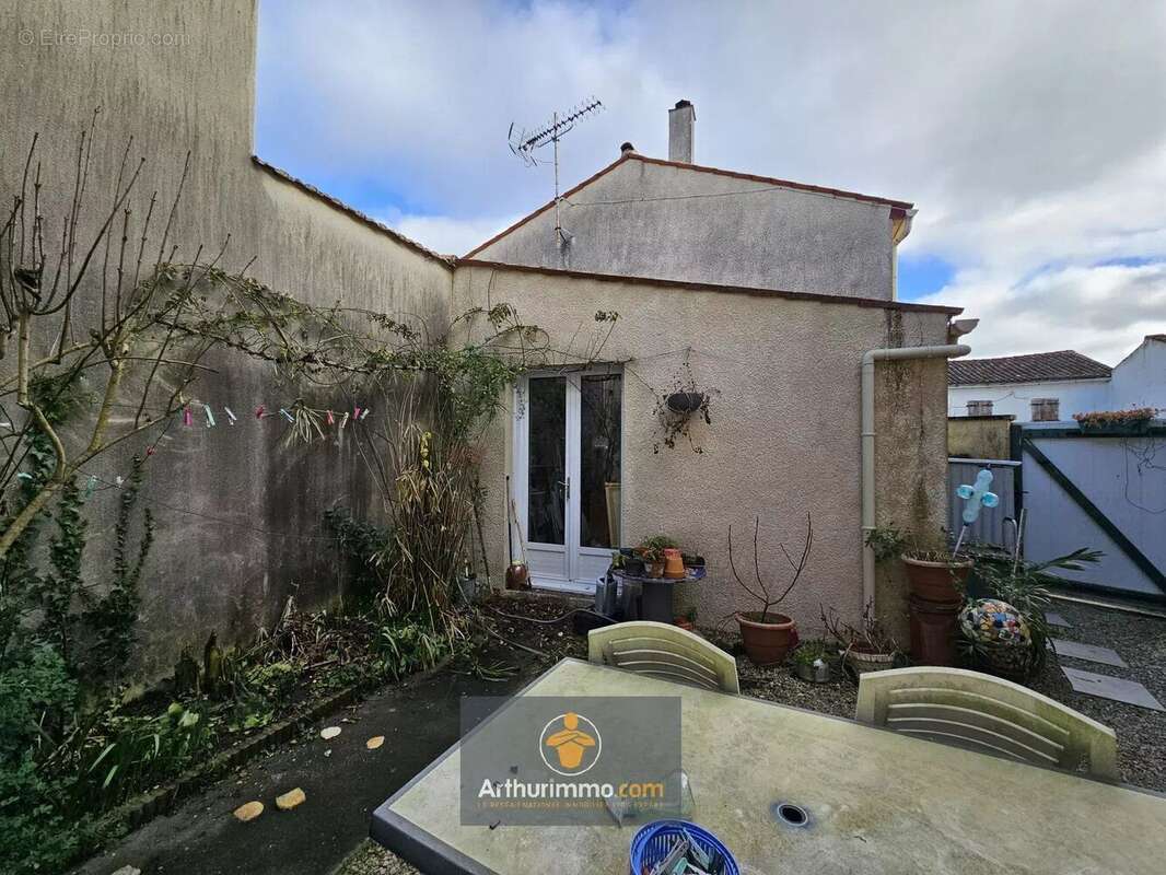 Maison à LA GREVE-SUR-MIGNON