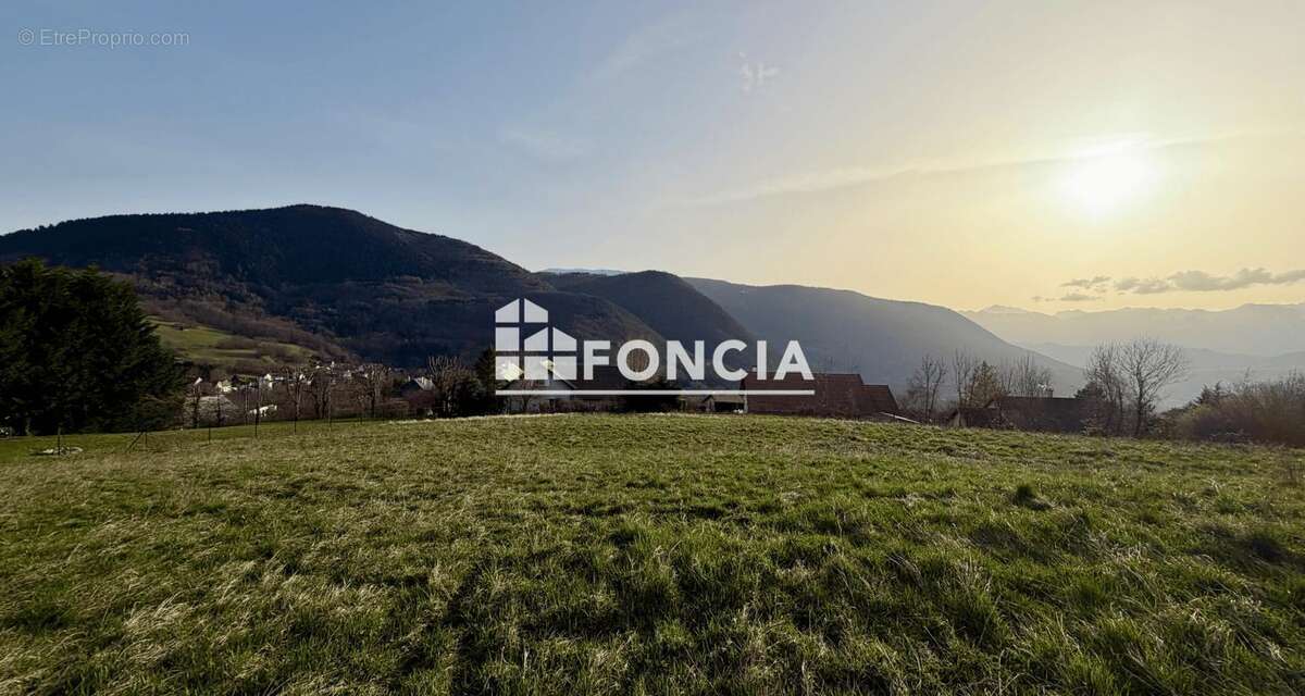 Terrain à LA MOTTE-D'AVEILLANS