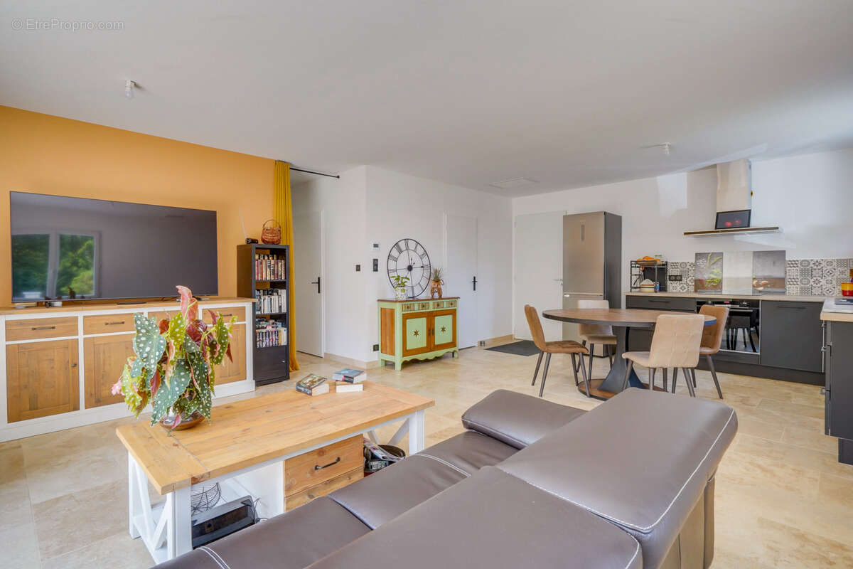 Maison à MONTLIEU-LA-GARDE