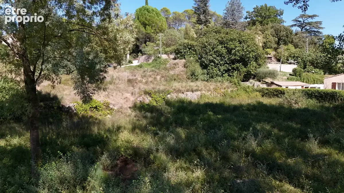 Opportunité Rare à Carcès : Terrain à Bâtir de 1 000 m2 - photo 2