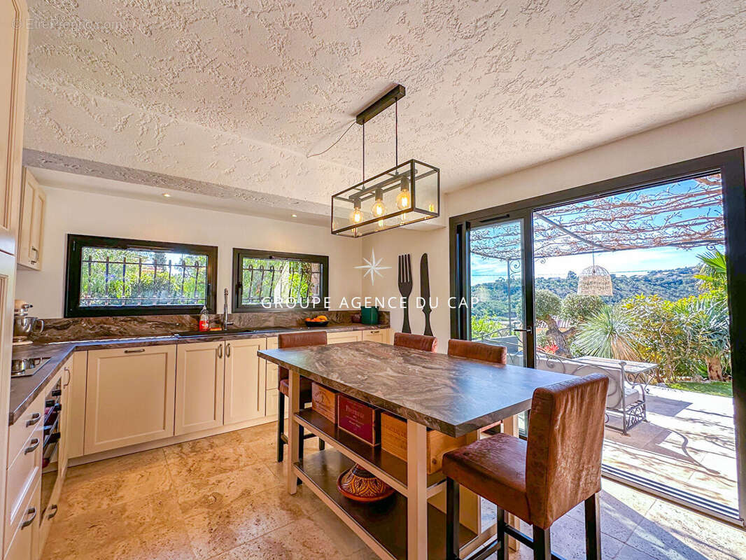 A vendre villa de charme 4 chambres terrain plat piscine parking proche mer aux issambres - photo 6