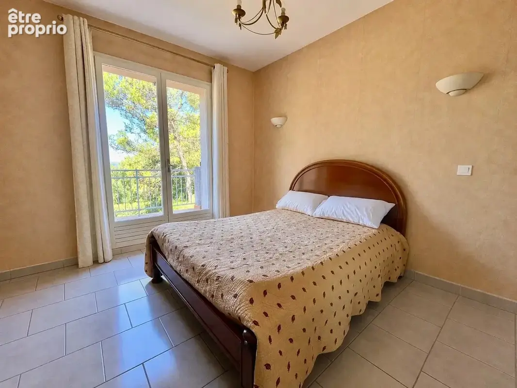 Gardanne maison familiale de 218 m2 au calme sur 3535 m3 de terrain - photo 8