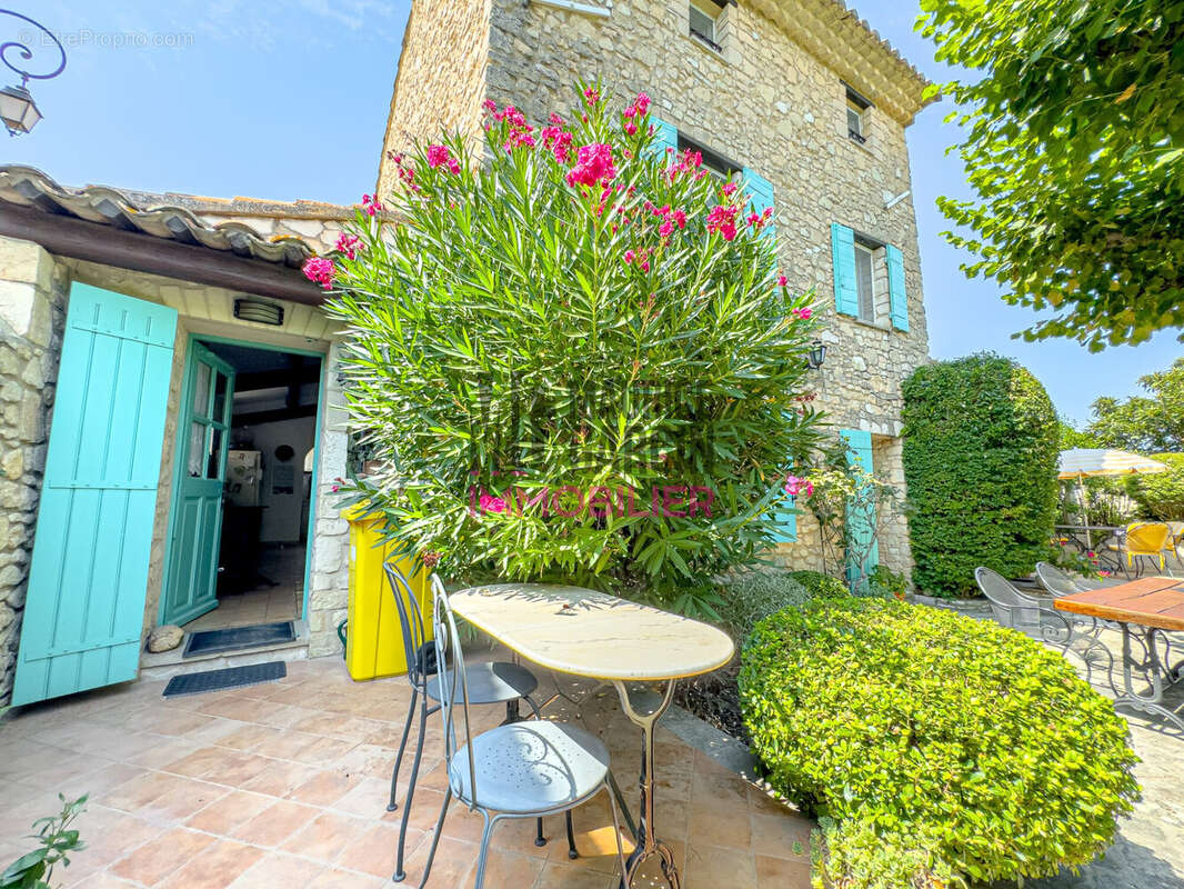 Maison 182 m² à Velleron  - photo 3