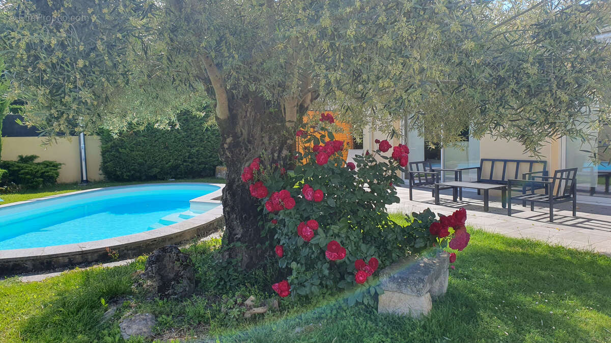 Maison à SAINTES