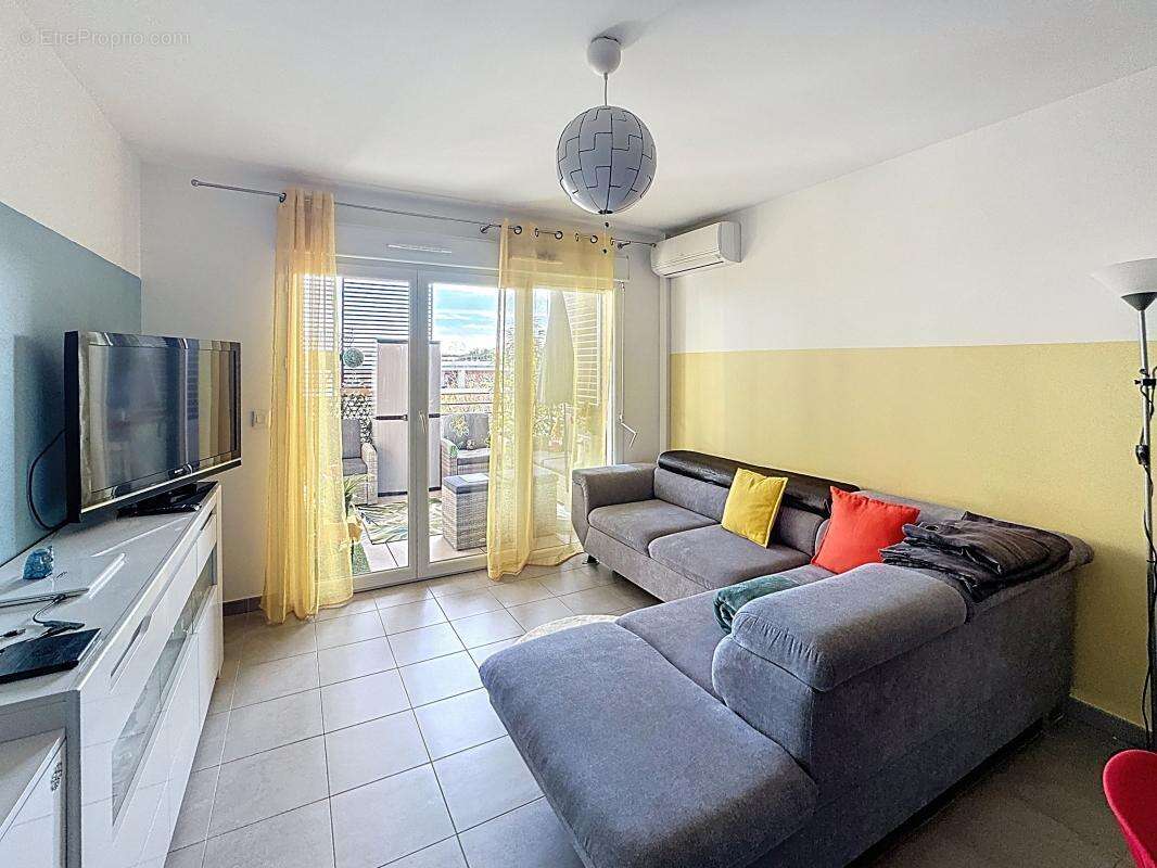 Appartement à ROQUEBRUNE-SUR-ARGENS