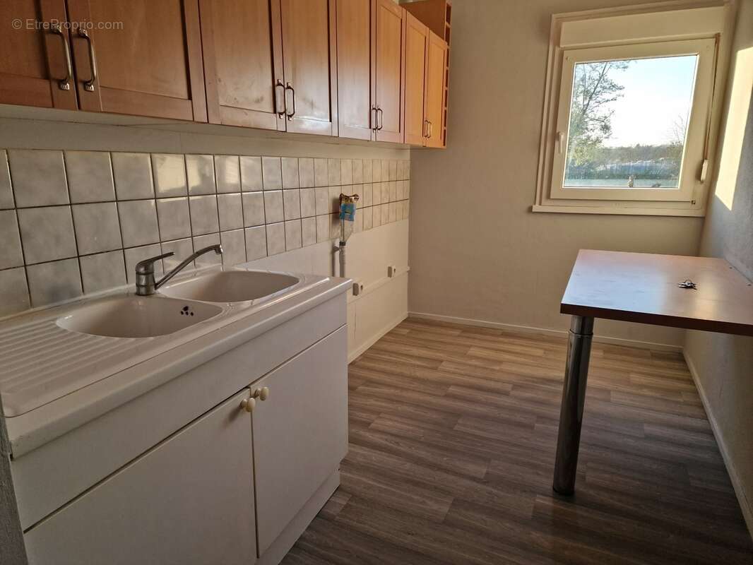 Dpt vosges (88), à vendre à vittel  bel appartement t3  avec balcon et 2 caves - photo 2