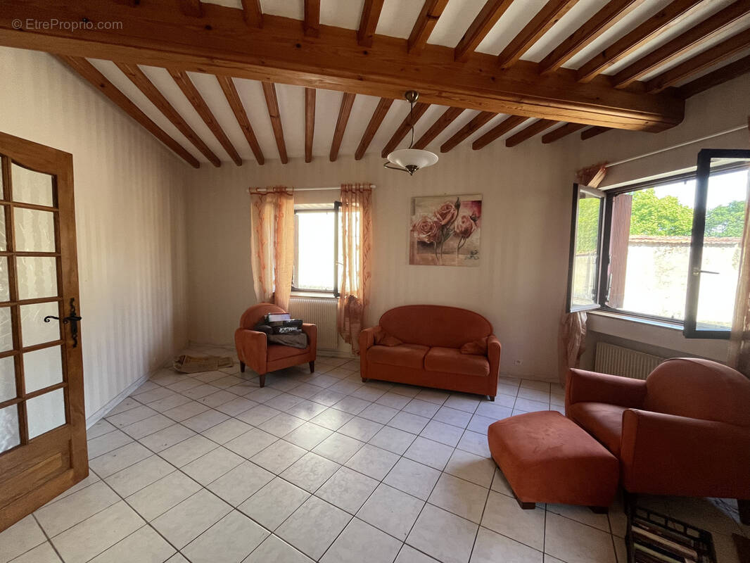 Maison à CEYZERIAT