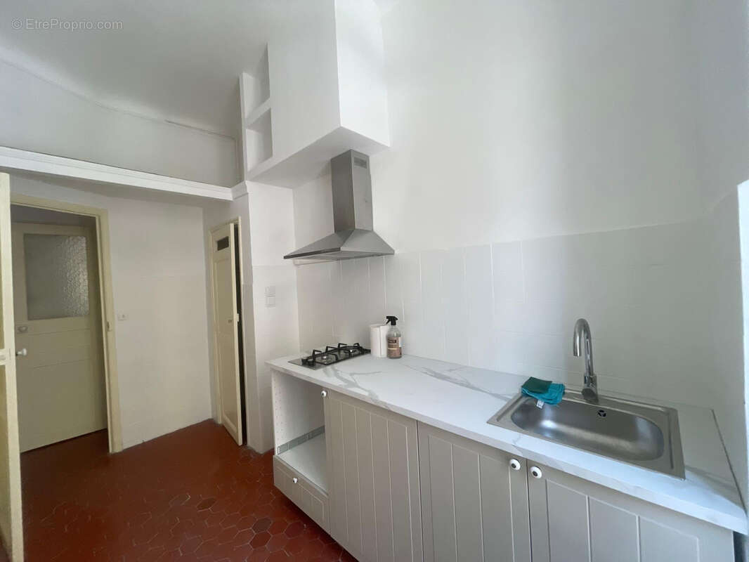 Appartement à MARSEILLE-4E
