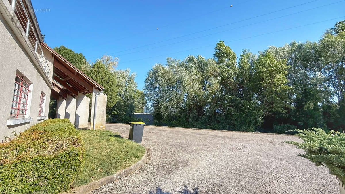 VOIRON, Locaux professionnels - photo 9