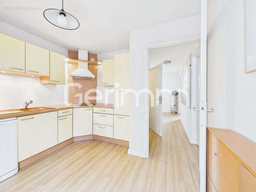 Vente - Appartement - 2 pièces + cuisine - 50 m² - 110 000 € - - photo 8