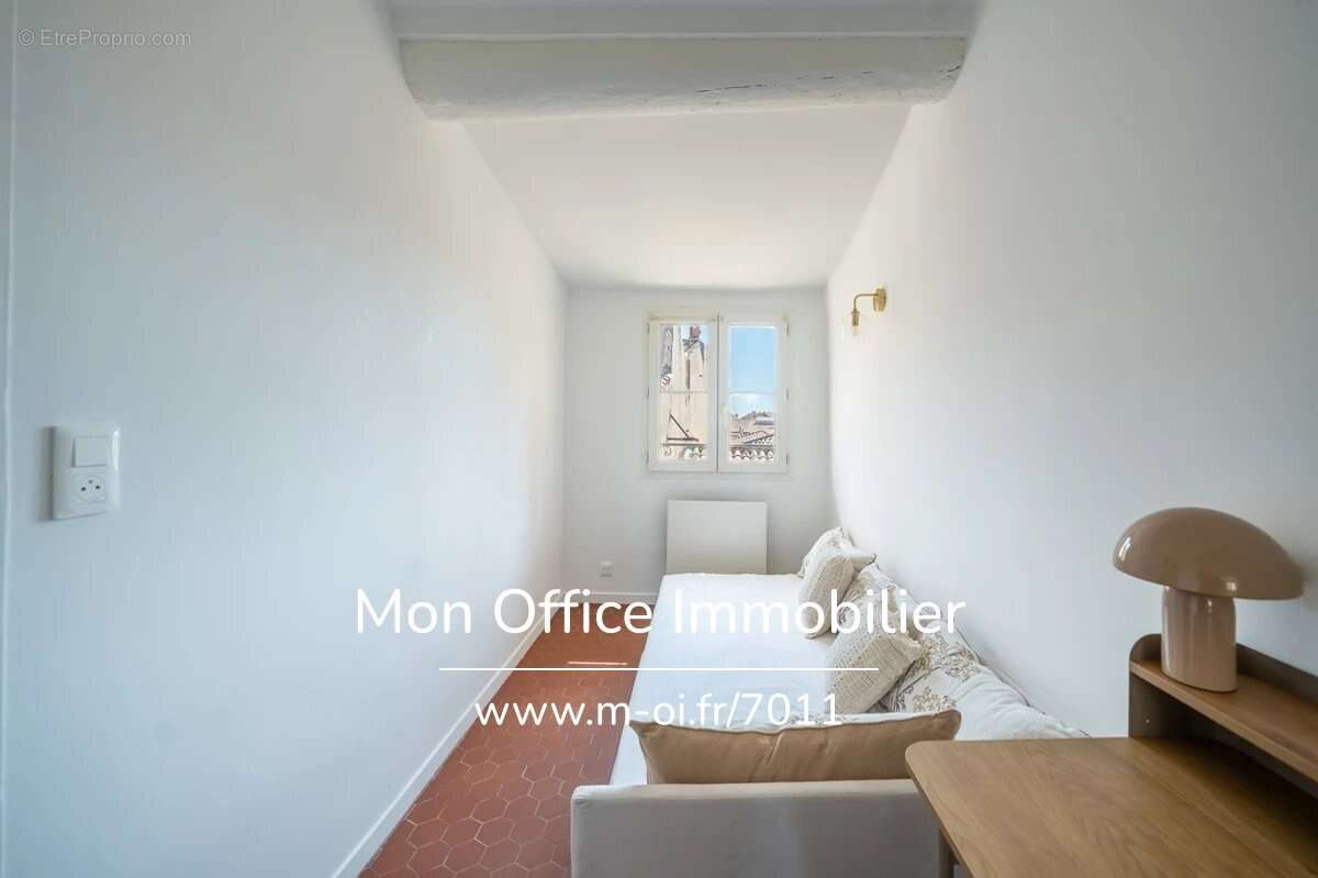 Référence : 7011-NFI - T3 rénové, bel immeuble, vue dégagée - photo 9
