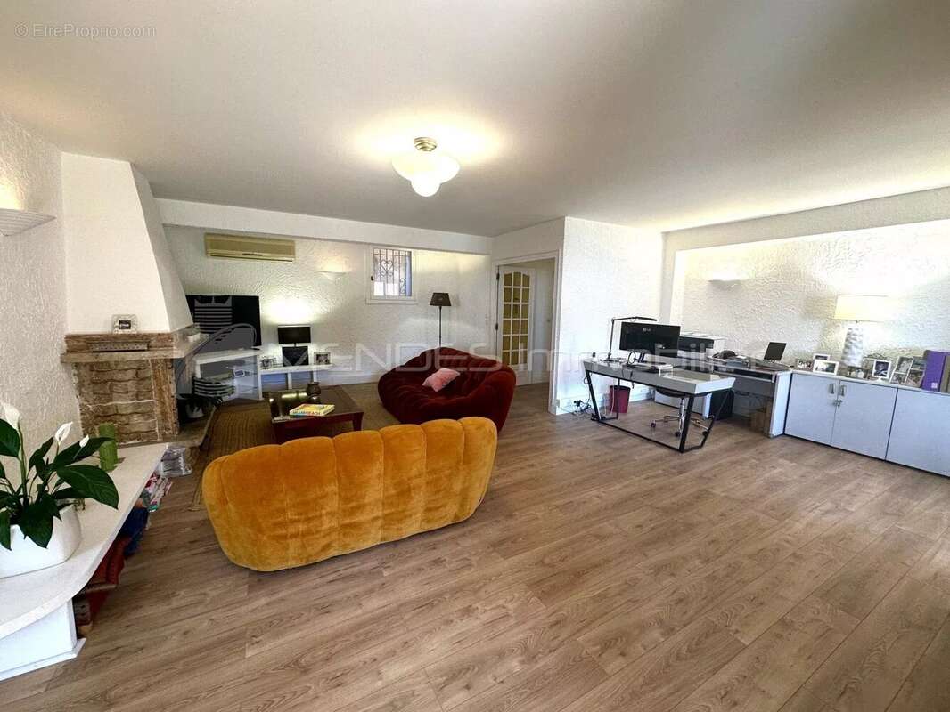 Appartement à EZE