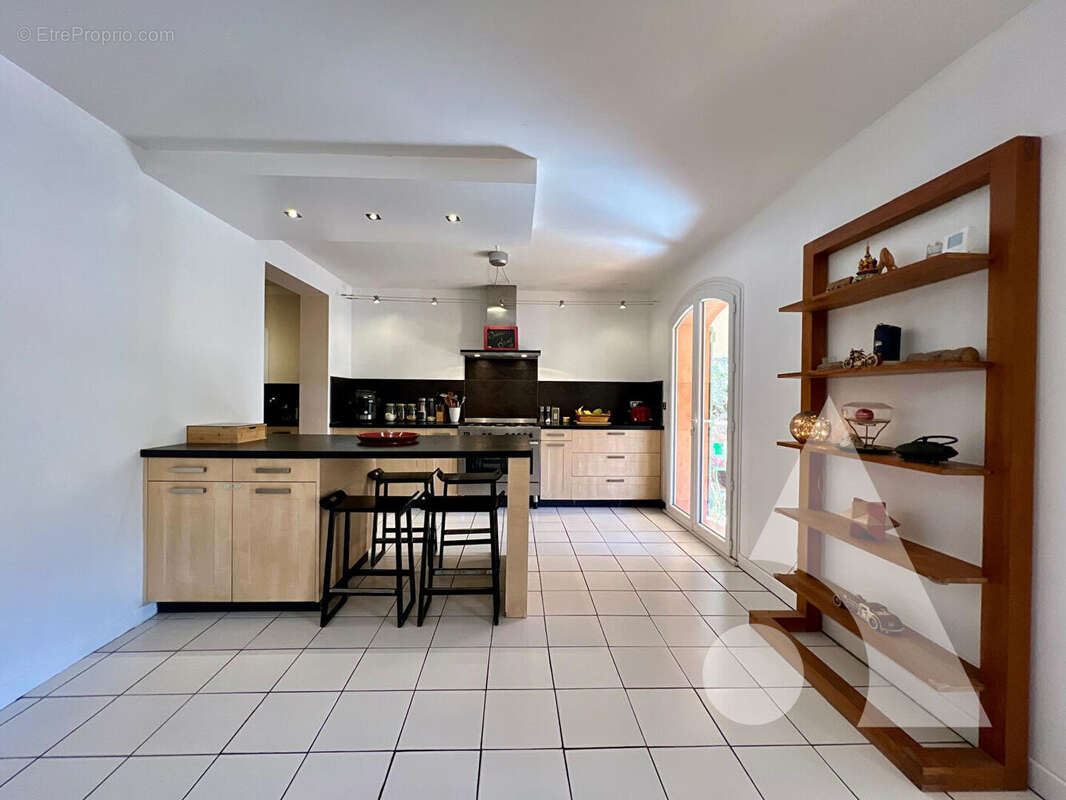 Maison à LE REVEST-LES-EAUX