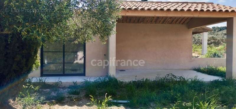 Maison à FONTVIEILLE