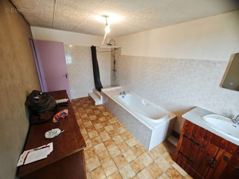  Maison de caractère divisible en 2 logements – 5 chambres – 221 m² – Lavangeot (39700) - photo 7