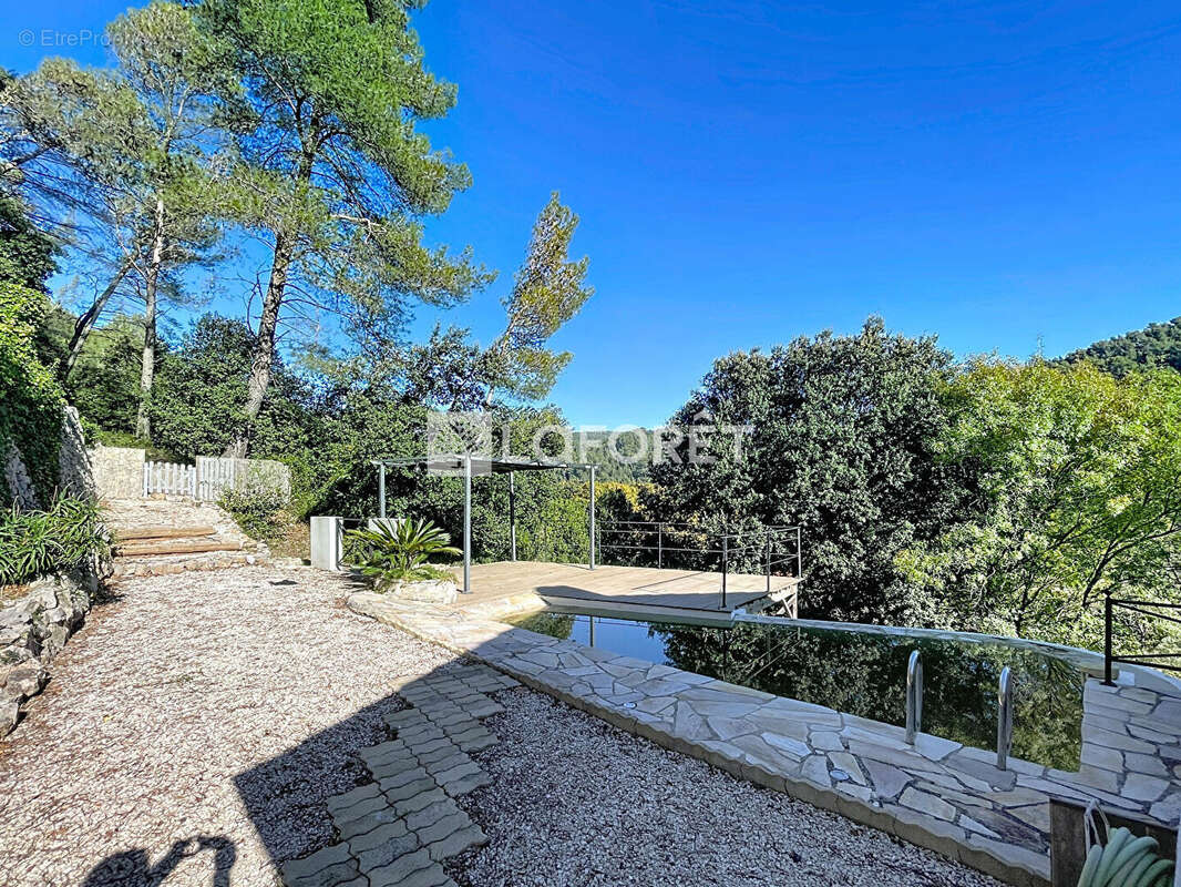 Maison à SOLLIES-TOUCAS