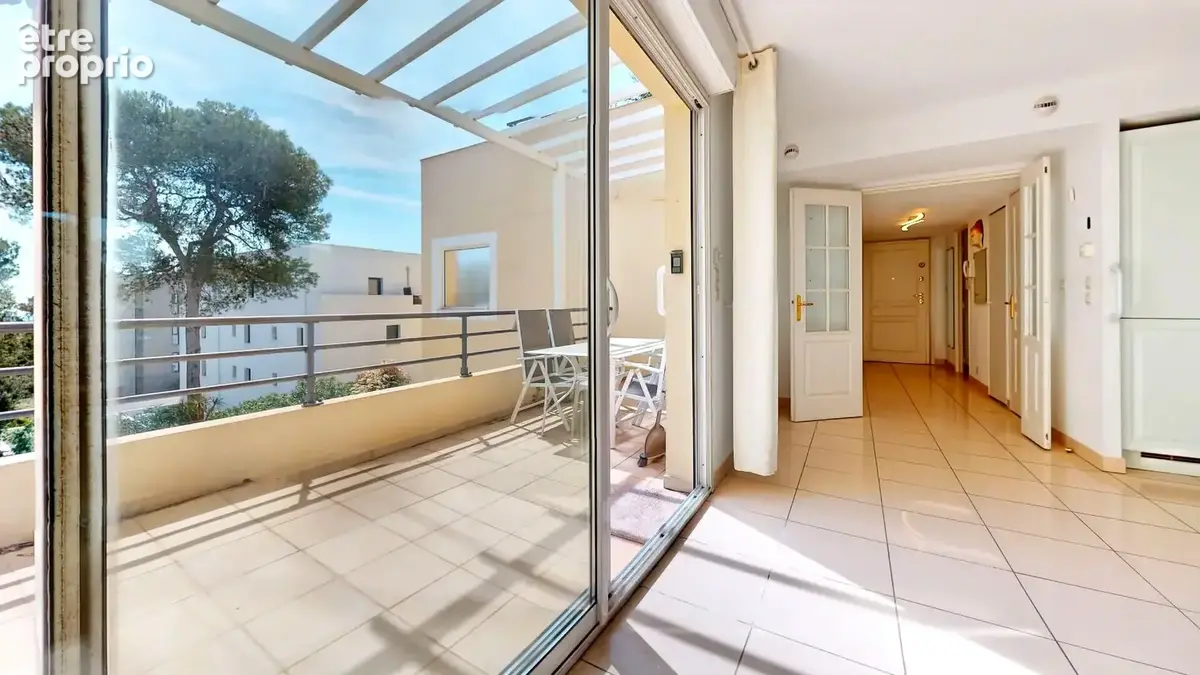 Saint-Aygulf - Appartement Traversant 3 pièces de 71 m2 terrasse panoramique, garage - photo 14