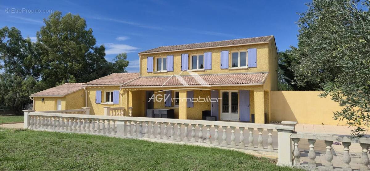 Maison à SAINT-HILAIRE-DE-BRETHMAS