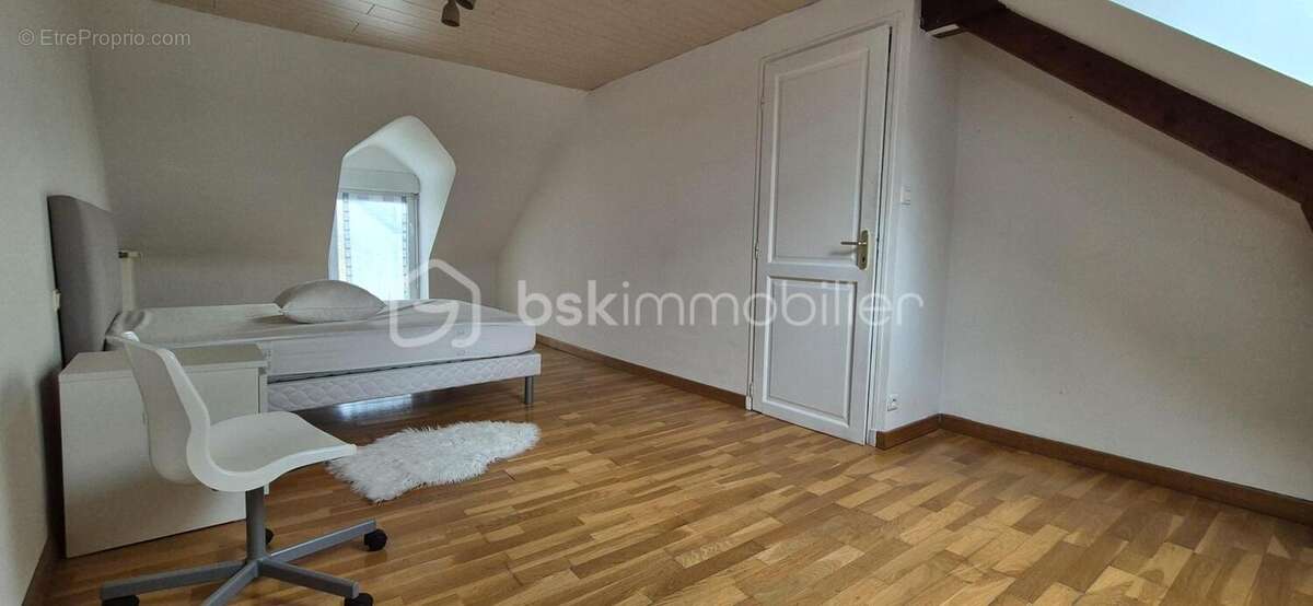 Maison familiale en pierre 161m2 avec 5 chambres, jardin arboré et vie tout à pied à Javené - photo 12