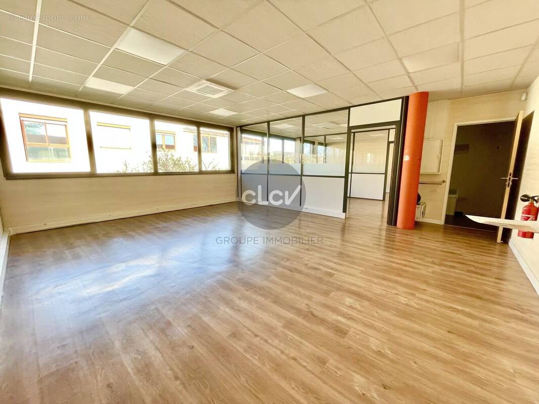 Commerce à CHAMPAGNE-AU-MONT-D'OR