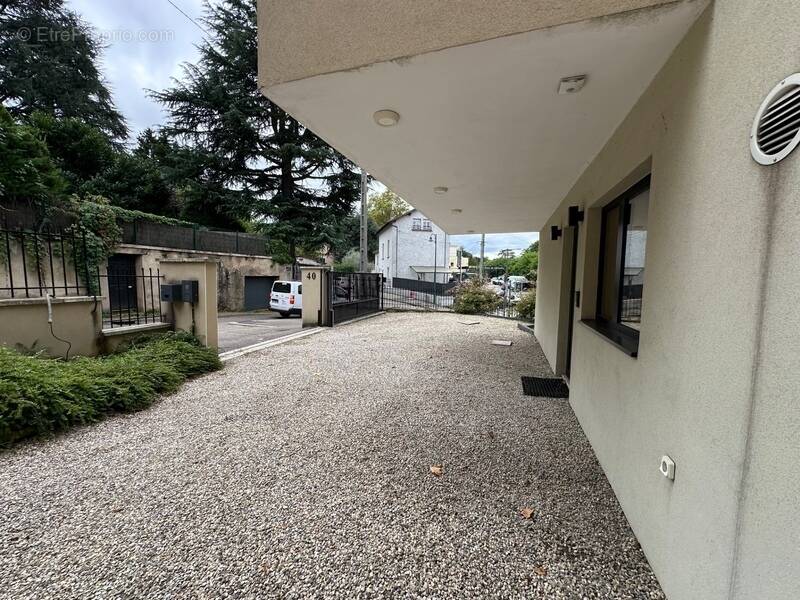 Commerce à TASSIN-LA-DEMI-LUNE