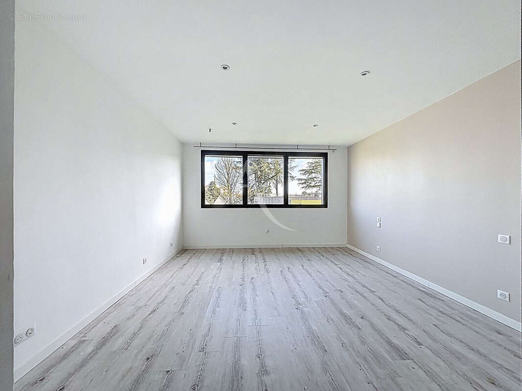 ANGERS - Maison rénovée + un local professionnel loué - photo 8