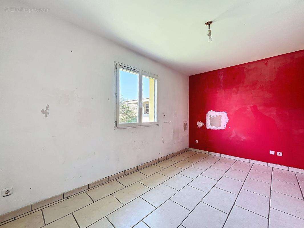 Maison à SAINT-DONAT-SUR-L'HERBASSE