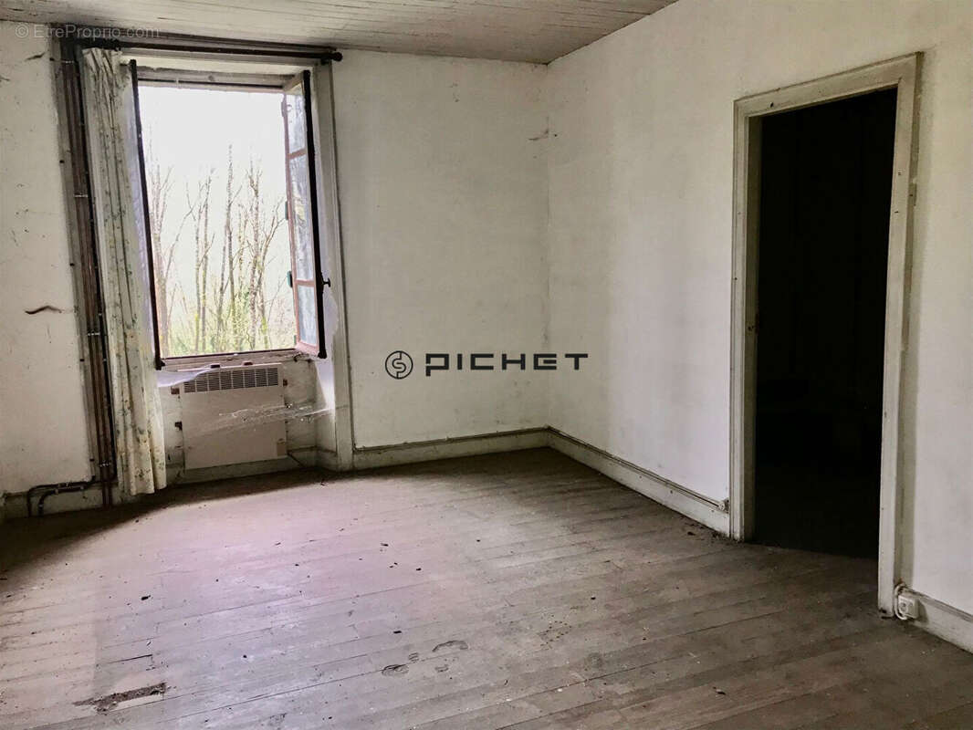 Maison à LAVAL-DE-CERE