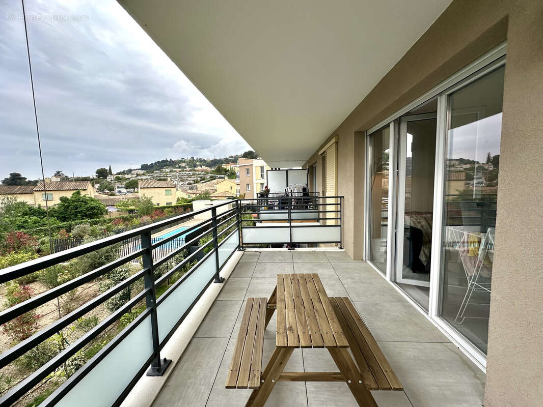 Appartement à SAINT-LAURENT-DU-VAR