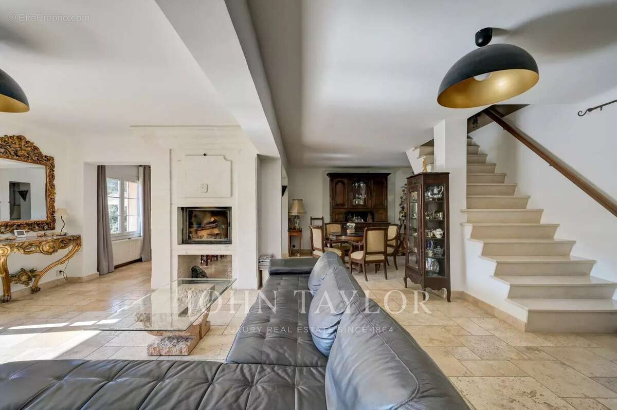 Maison à VAUVENARGUES