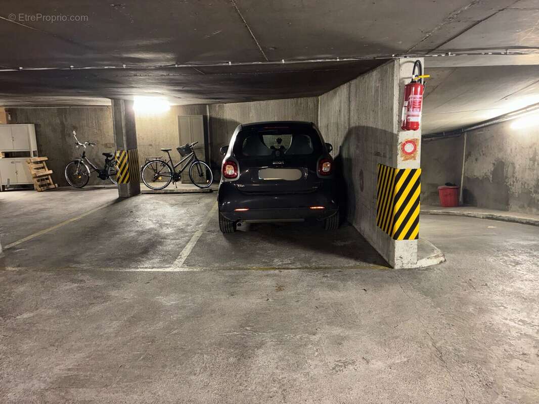 Parking à PARIS-15E