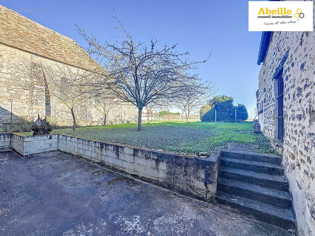 Commerce à MAUCHAMPS