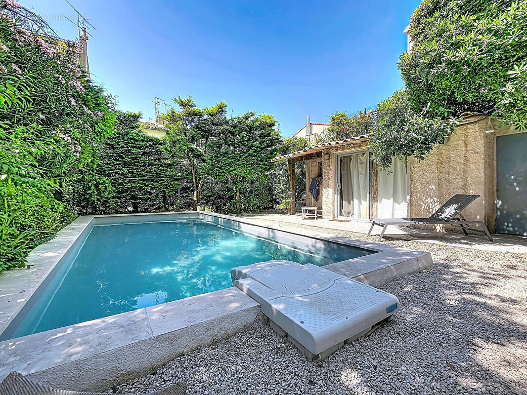 Appartement à MARSEILLE-4E