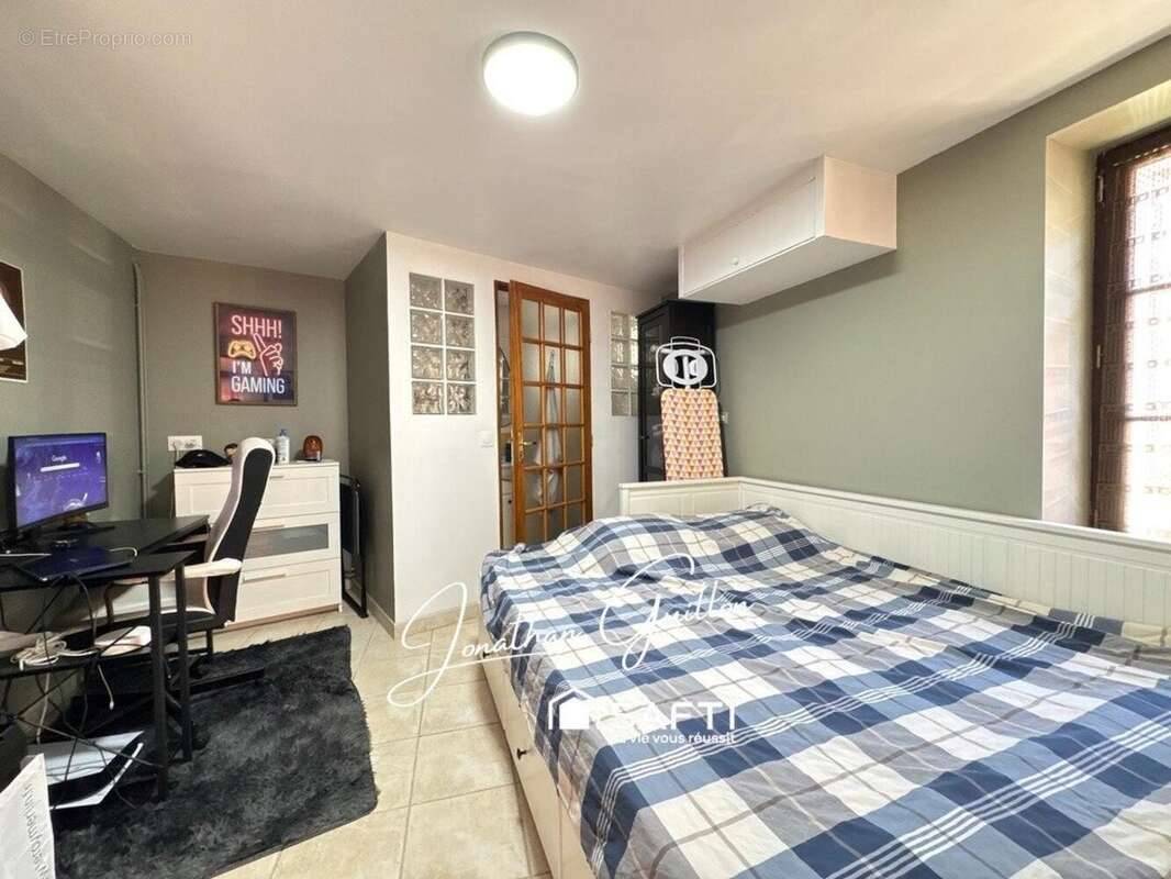 Maison 175 m² à Montceaux-Les-Meaux  - photo 7