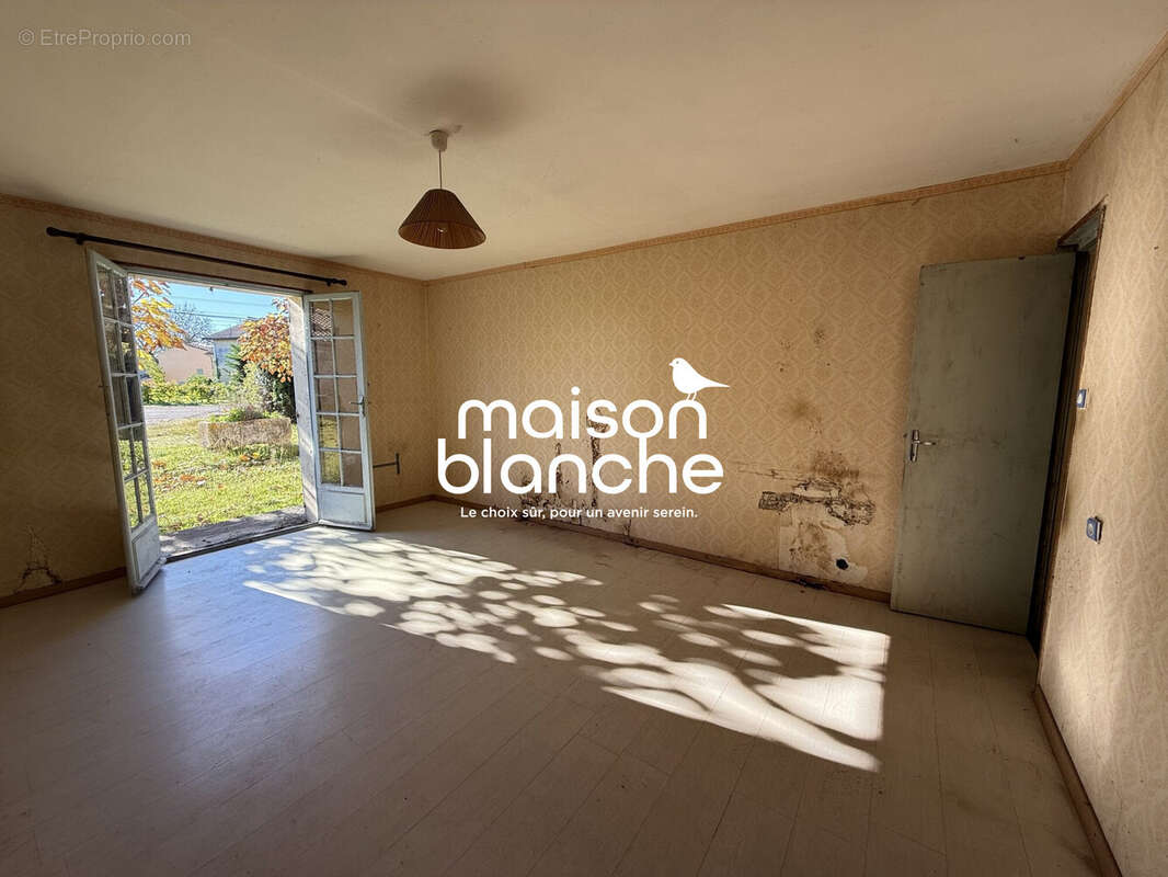 Maison 558 m² à Saint-Denis-De-Pile  - photo 8