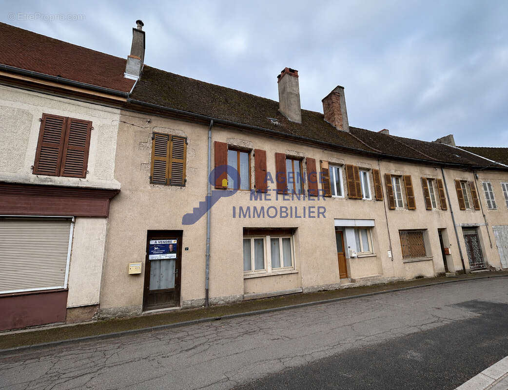 Maison à SAINT-GERAND-LE-PUY